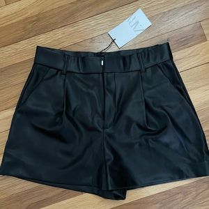 Zara Pleated Black Shorts Medium